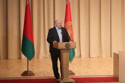  Александр Лукашенко заявил, что перенес коронавирус «на ногах» 