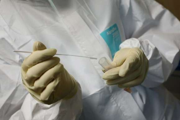 Трудовые мигранты в Латвии будут сдавать тест на коронавирус