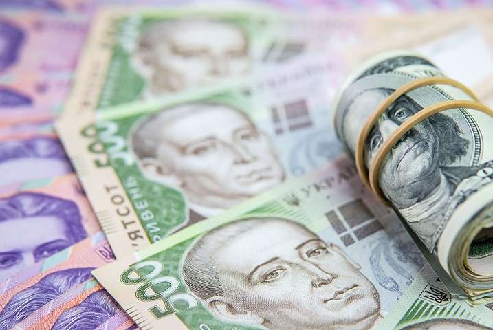 Гривня зміцнюється, а долар падає: курс валют на 29 липня 