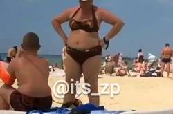 Жінка тримає дитину на ланцюгу: відео з українського курорту шокувало мережу