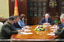 Олександр Лукашенко терміново зібрав Радбез Білорусі