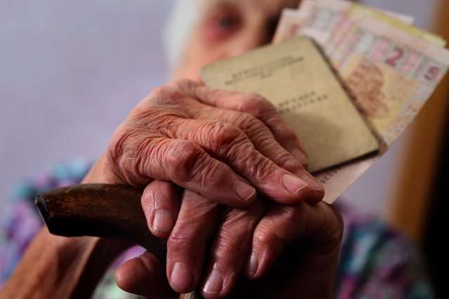 Самотні пенсіонери щомісяця отримуватимуть додаткову допомогу