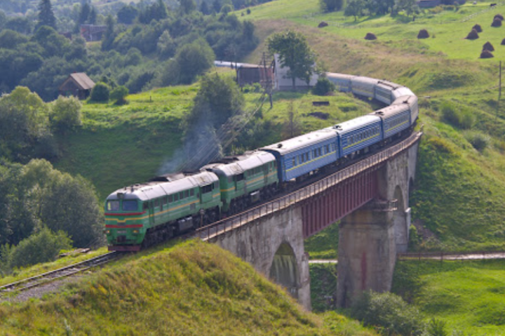 «Укрзалізниця» відновлює курсування потягу до Карпат