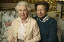 Елизавета II с дочерью принцесоой Анной