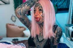 Девушка с татуировками по всему телу показала старый снимок с «чистой» кожей