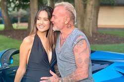  52-летний Джанлука Вакки и 25-летняя Шэрон Фонсека находятся в приятном ожидании появления своего первенца 
  