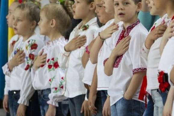 Київські школярі будуть кожен день починати зі співу гімну України
