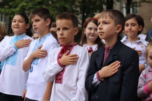 Утро в школах Киева будет начинаться с гимна Украины