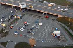  Так виглядає перехоплююча парковка у Києві на проспекті Бажана  