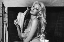 53-летняя Памела Андерсон поделилась фото топлес