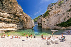 Хорватія продовжила умови в’їзду для українців 