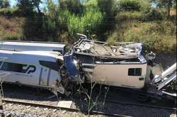 У Португалії масштабна троща: потяг зіткнувся з машиною