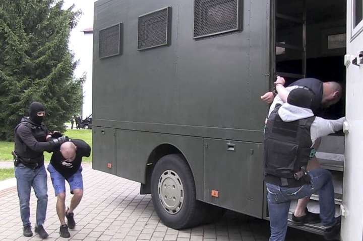 Свідчення затриманих у Білорусі бойовиків є суперечливими, – слідчий