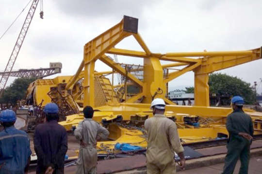 В Індії впав підйомний кран, загинули 11 робітників (відео)