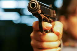 В результаті стрілянини постраждав 38-річний чоловік. З травмою живота його доставили до лікарні