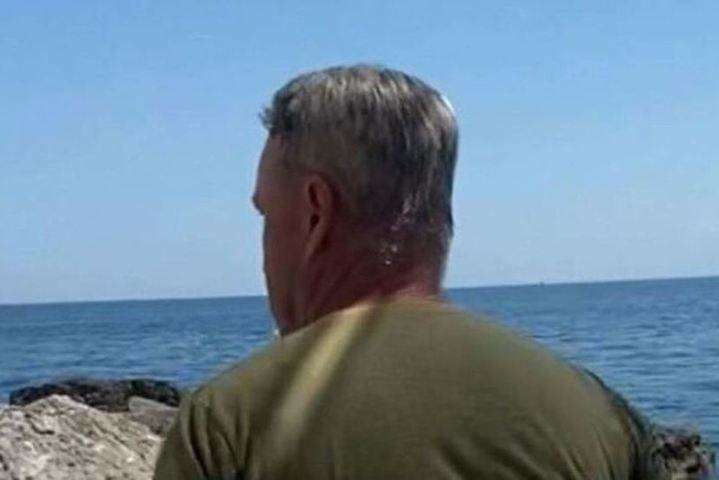 Козака, який батогом ганяв туристів на пляжі в окупованому Криму звільнили