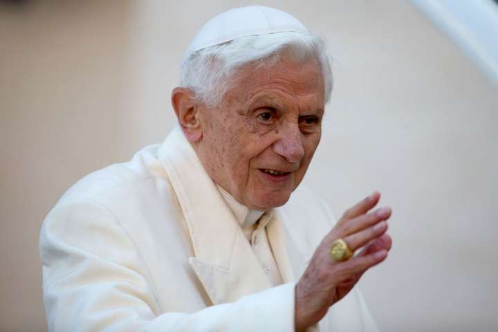 Колишній Папа Римський Бенедикт XVI тяжко хворий, – ЗМІ