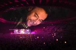 Спел «Волчицу» и «достал» с неба луну. Фото с концерта Олега Винника в дополненной реальности