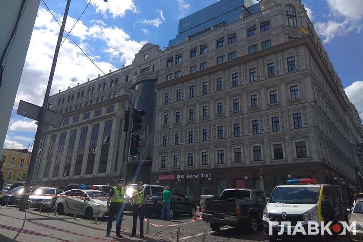 Захоплення терористом банку в центрі Києва: фото та відео з місця події 