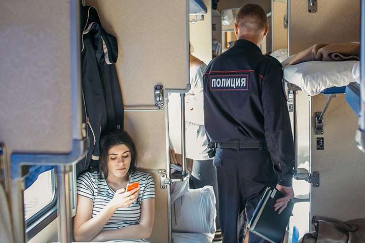 Геращенко: безопасность пассажиров в поездах только полиция гарантировать не сможет