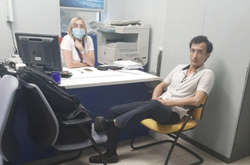  Співробітниця банку, до якої спочатку звернувся зловмисник – була зафіксована на перших фото з місця події, заявили в СБУ 