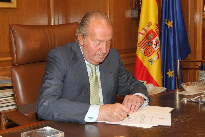 Колишній король Іспанії вирішив покинути країну на тлі звинувачень у корупції