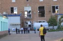 Вибуховою хвилею в будівлі заводу вибило кілька вікон, однак, постраждалих немає