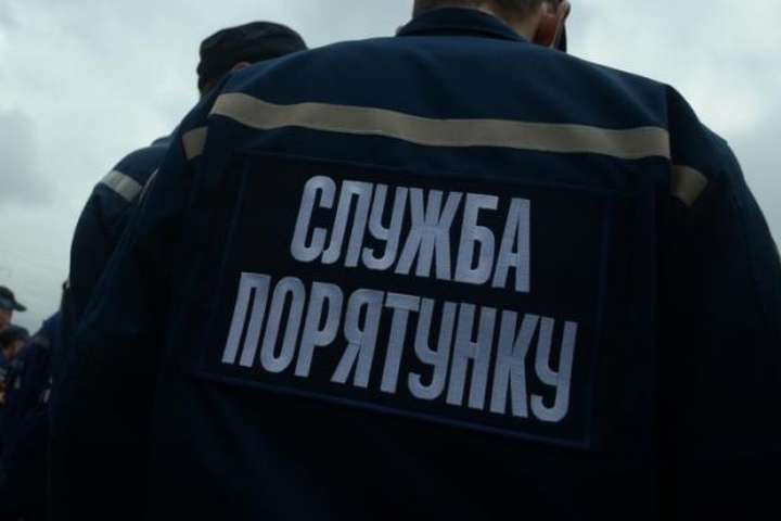 На Київщині обвалився будинок: рятувальники витягли з-під завалів двох людей