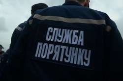 На місці руйнування будинку працювали вісім рятувальників