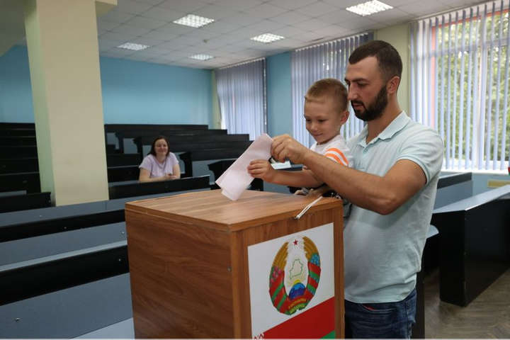 У Білорусі стартувало дострокове голосування на виборах президента 
