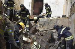 Под руинами дома находились люди