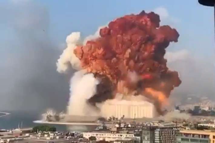 Момент потужного вибуху у порту Бейрута потрапив на відео