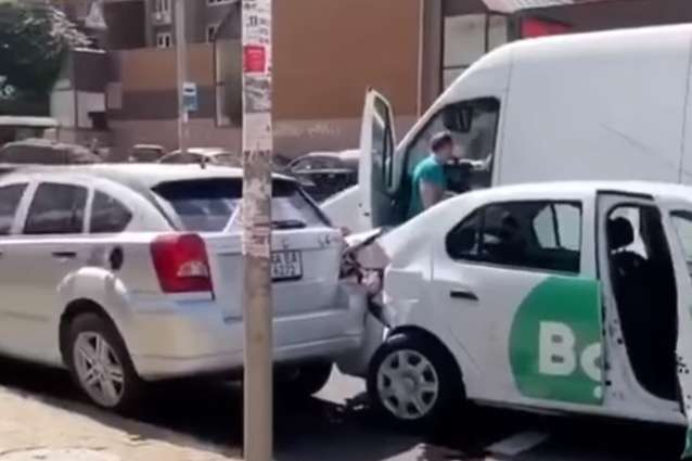 Водій таксі Bolt влаштував серйозну ДТП у центрі Києва (відео)