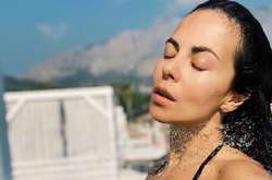 Мокрая Настя Каменских в бикини засветила красивую грудь