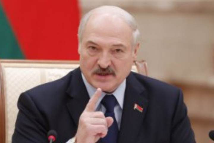 Лукашенко погрожує Росії вогнем «аж до Владивостока»