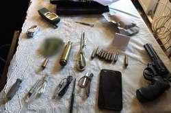 Силовики затримали у Харкові військового: чоловіка підозрюють у торгівлі зброєю