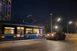 Дорожники вночі асфальтують покриття на проспекті Любомира Гузара