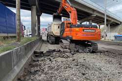 Дорожники оновлюють основу дороги