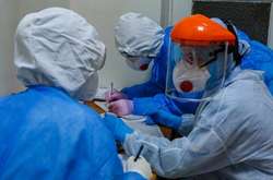 В Україні знову антирекорд: за добу 1318 нових випадків Covid-19