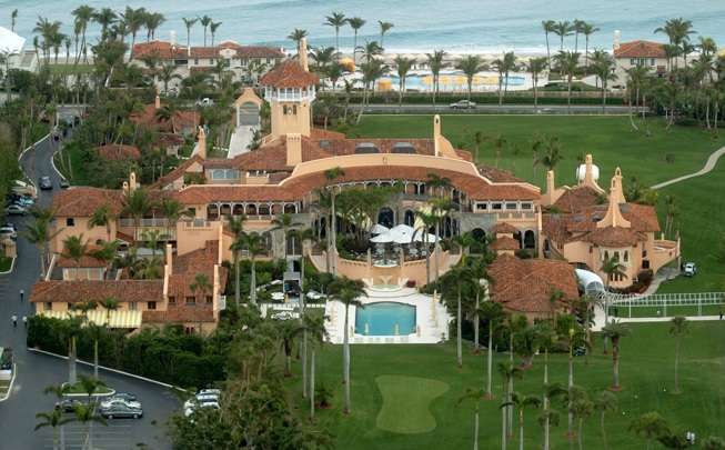 Курортний комплекс Мар-а-Лаго у Флориді, що належить президенту США Дональду Трампу