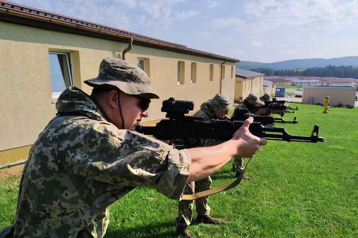 Українські десантники поїхали на військові навчання до Німеччини 