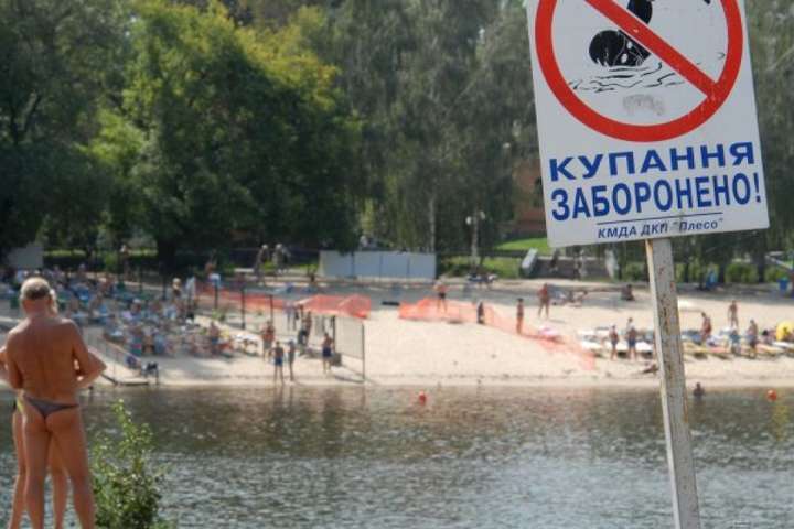 Кишкова паличка у воді: у Києві заборонено купатися на 11 пляжах (перелік)