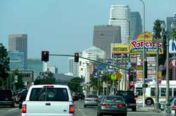 у Лос-Анджелесі не дотримуються карантинних обмежень і влаштовують людні вечірки