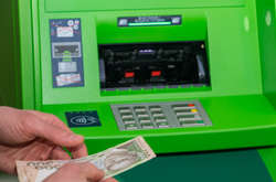 Скандал в ПриватБанке: во Львове банкомат выдал сувенирные деньги