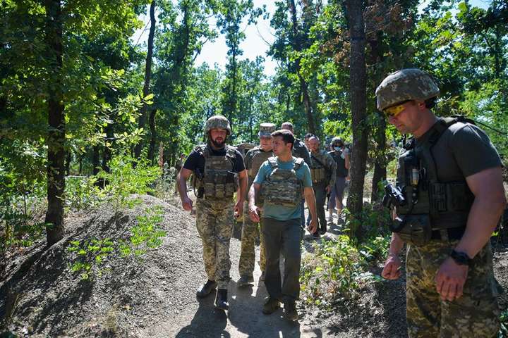 Зеленський зібрався перевірити моральний стан українських військових на Донбасі 