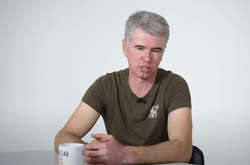 Андрія Смоленчука з дружиною затримали недалеко від виходу з офісу