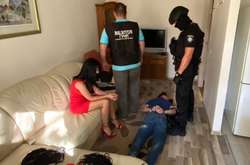 В Ужгороді взяли під варту шантажистів, які вимагали гроші за інтимні відео