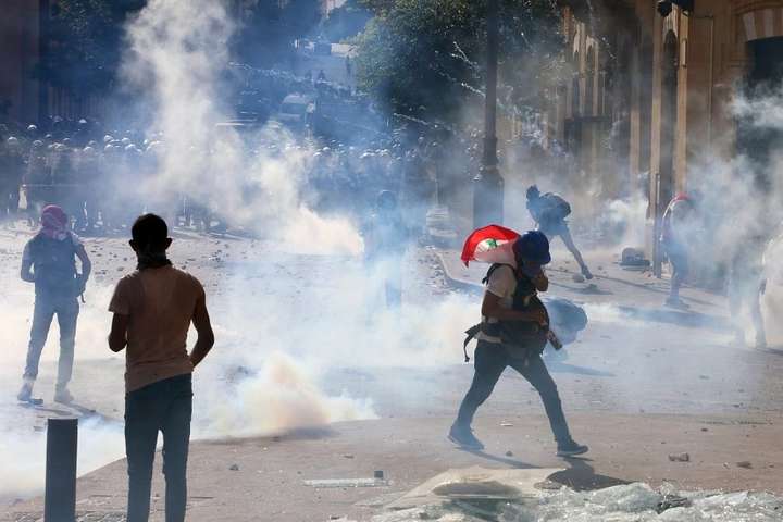 Протести у Бейруті: постраждали близько 450 осіб, загинув поліцейський