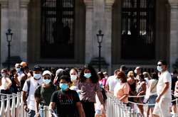 У Парижі запровадили обов'язкове носіння масок на вулиці 