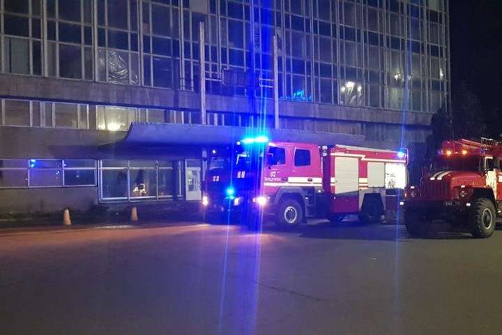 В адмінбудівлі заводу «Електронмаш» сталася пожежа (фото)